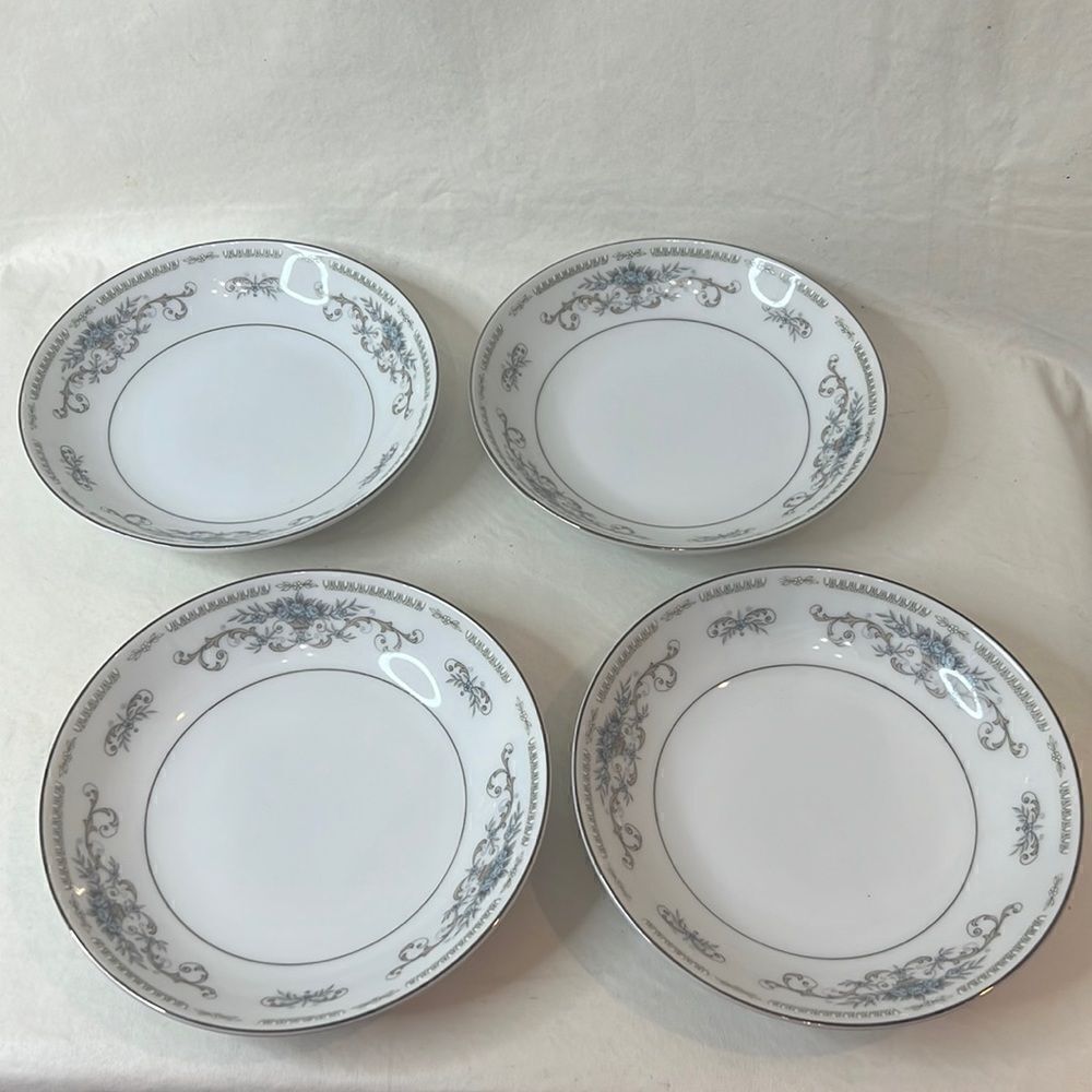 Diane Fine Porcelain China Bowls Japan 4 Fruit Berry Dessert Dish Platinum Trim
